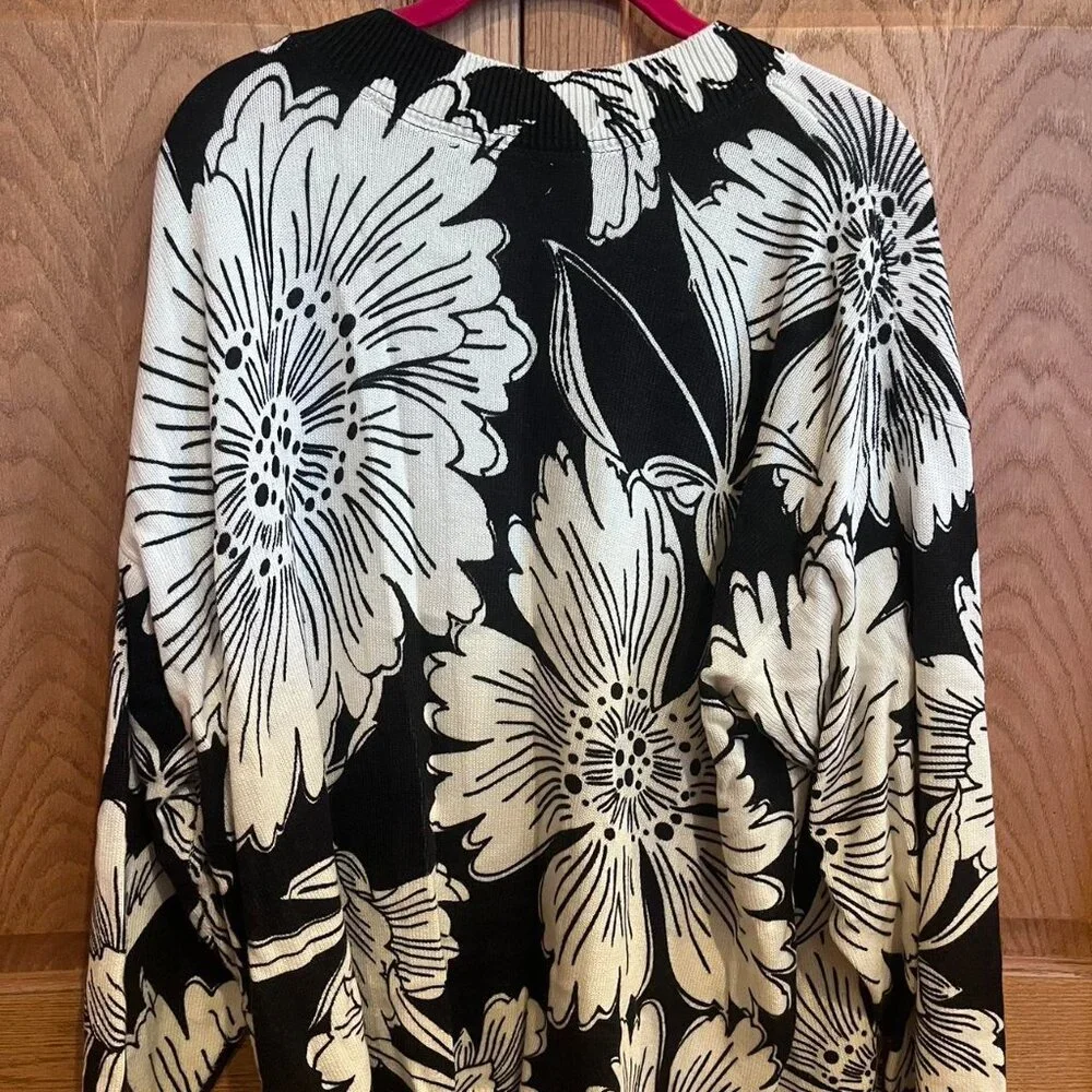 Like New Studio Park x Leah Williams Floral‎ Daze Black and White Sweater